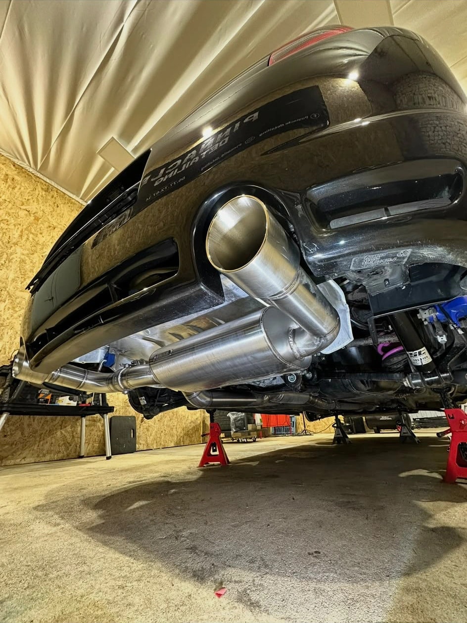 Après : ligne d’échappement, train arrière et bras de suspension de la Golf 4 R32 nettoyés