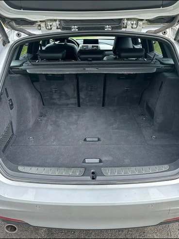 Avant : coffre d’une BMW Série 3 Break