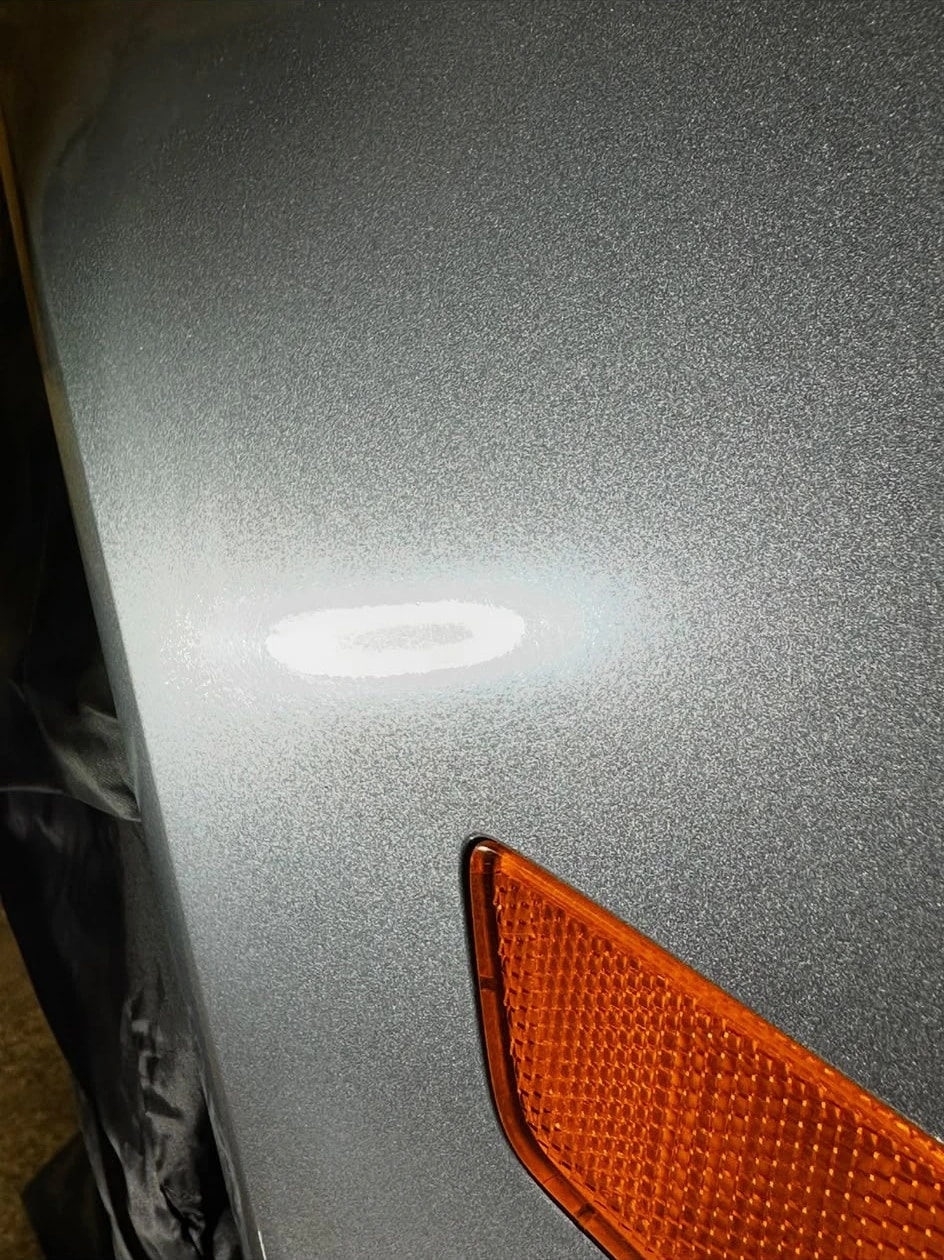 Après : aile avant de la Golf 5 R32 corrigée, reflet net de la lampe