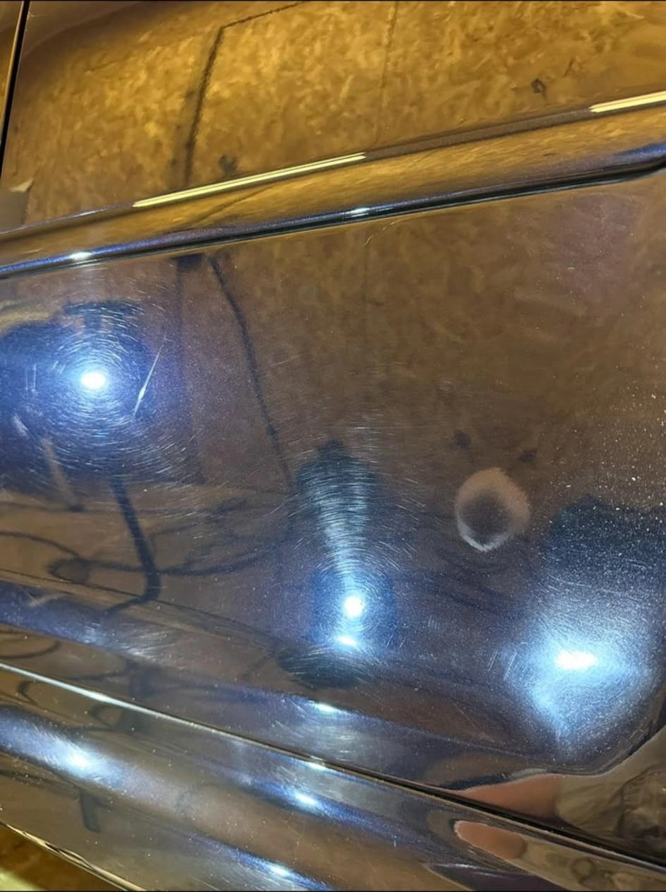 Avant : micro-rayures visibles sous éclairage sur la carrosserie d’une BMW M3 E46