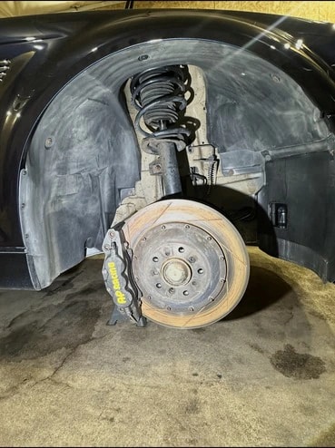 Avant : freinage, disque et suspension d’une BMW M3 E46